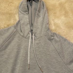 Lululemon men’s medium gently worn, no stains excellent condition.